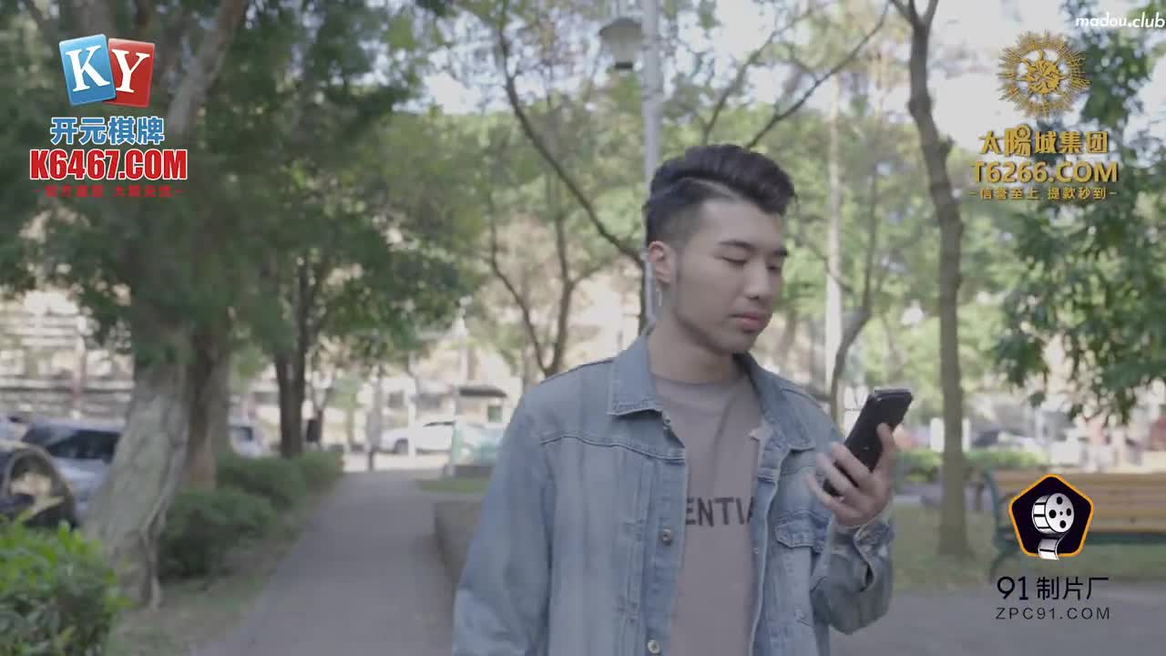 CUS-1426 在姐姐床上和她闺蜜偷偷做爱
