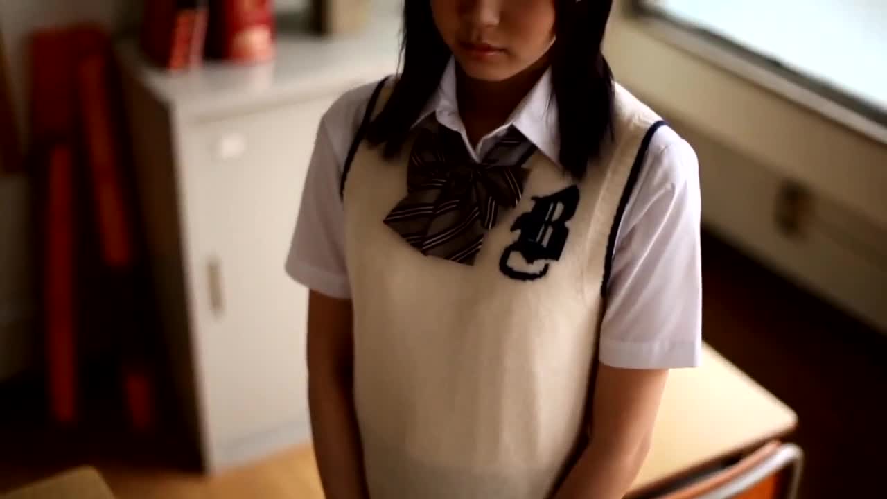 DV-1205偷看更衣的Tsukasa-chan就这样得到H。站在后面并被告知这只是第一次时，我被猛烈抨击并感觉很好。 葵冢 - 葵司
