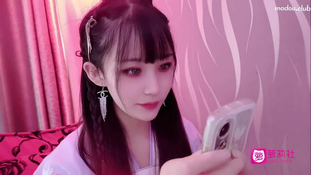 CUS-1236 女主播请榜一大哥吃月饼 最后被中出内射