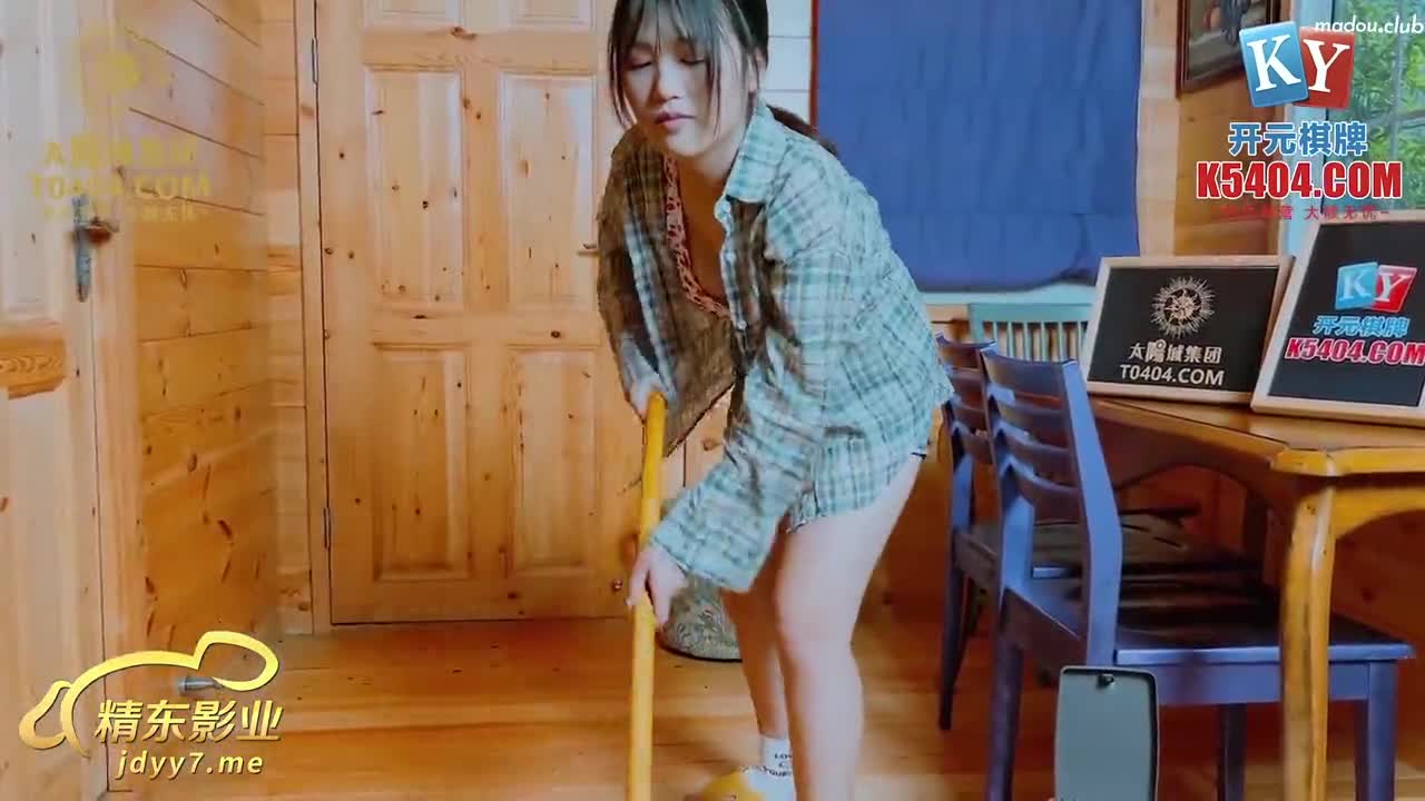 JDSY034 淫荡后妈性教学帮继子破处