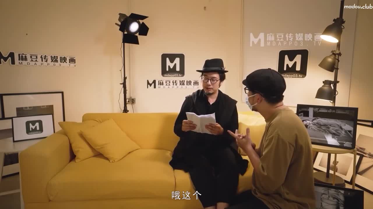 md0245 爆乳女记者yy8y.com网