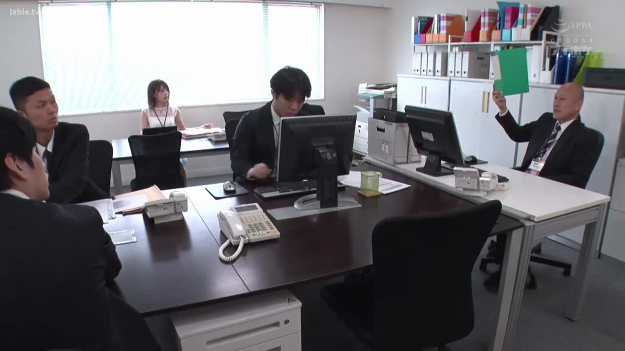 IPX-400 贫穷的单亲家庭女大学生桃乃木香奈为了工作在实习单位套上黑丝默默承受公司领导们的潜规则凌辱 桃乃木香奈