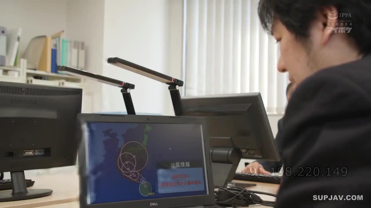 IPX-819 出差目的地突然与处女下属共享房间，因为暴雨创纪录直到早上被湿透的下属袭击了9次湿透的性交，被雨淋湿的身体兴奋的下属袭击了-南相泽