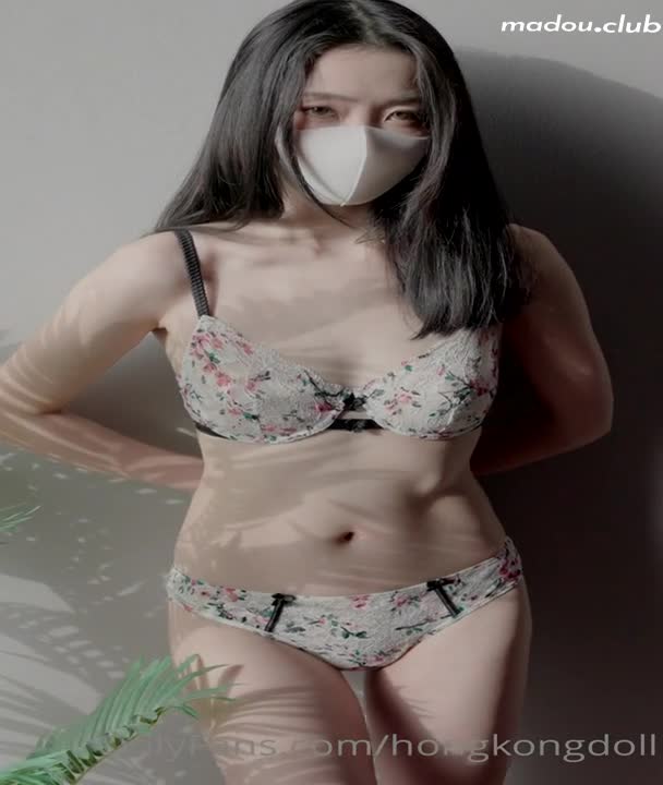 CUS-810 hongkongdoll 竖屏写真短片 – 碎花内衣自慰solo