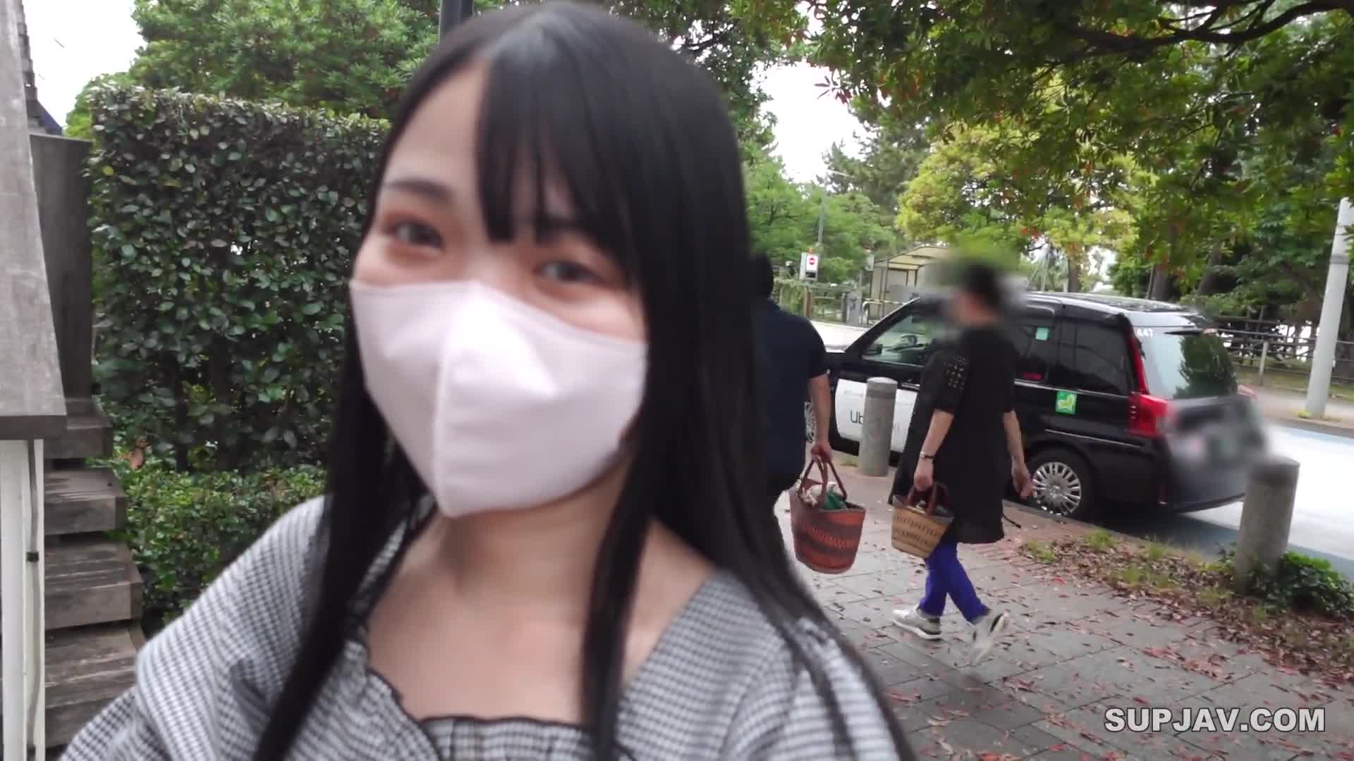 FC2-PPV-3869396 一个迫害狂人一个爱说话的毛茸茸的大学生还有一个稍微变态的习惯
