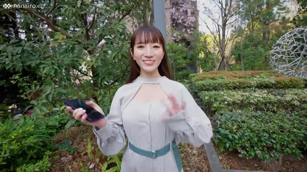SQTE-497 和女朋友一起去度假。与大胸女友非小花的饭店约会 - 小花のん