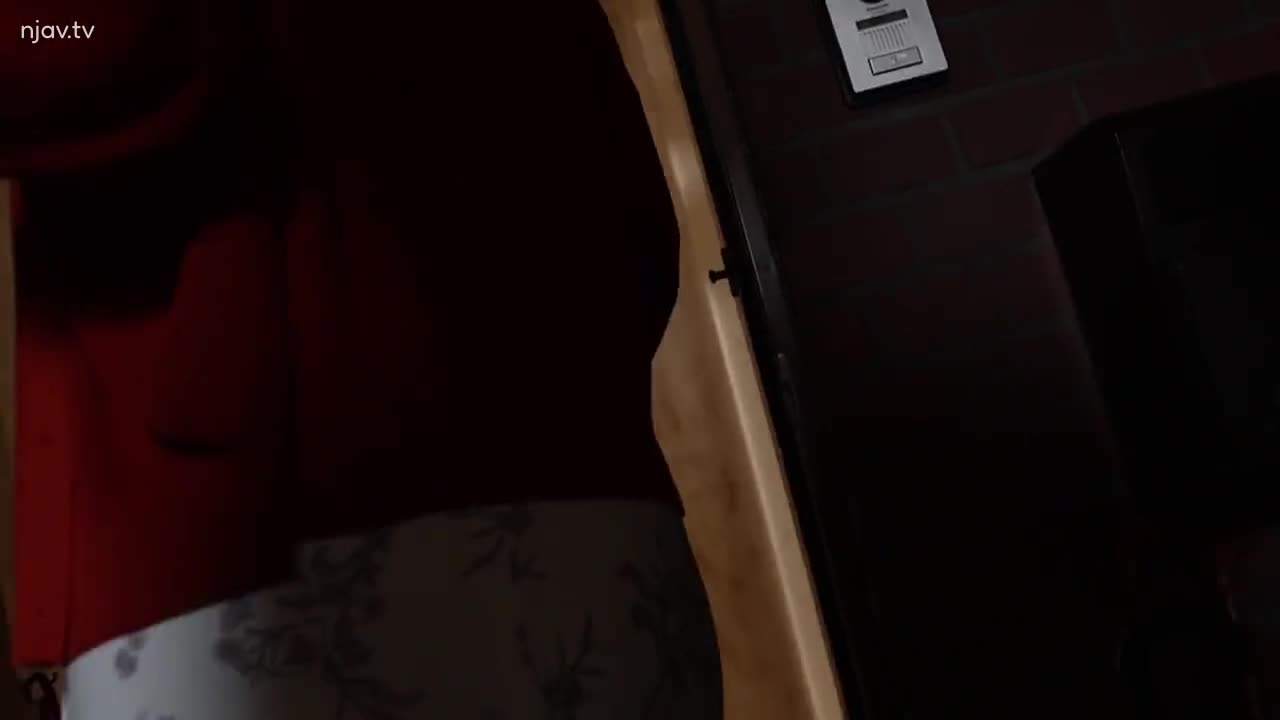 KNB-275 隐藏巨乳隐藏淫荡超色情 外表安静，脸蛋成熟的妻子。其实她好像是那种穿衣服很薄的类型，脱掉衣服就是美丽的巨乳