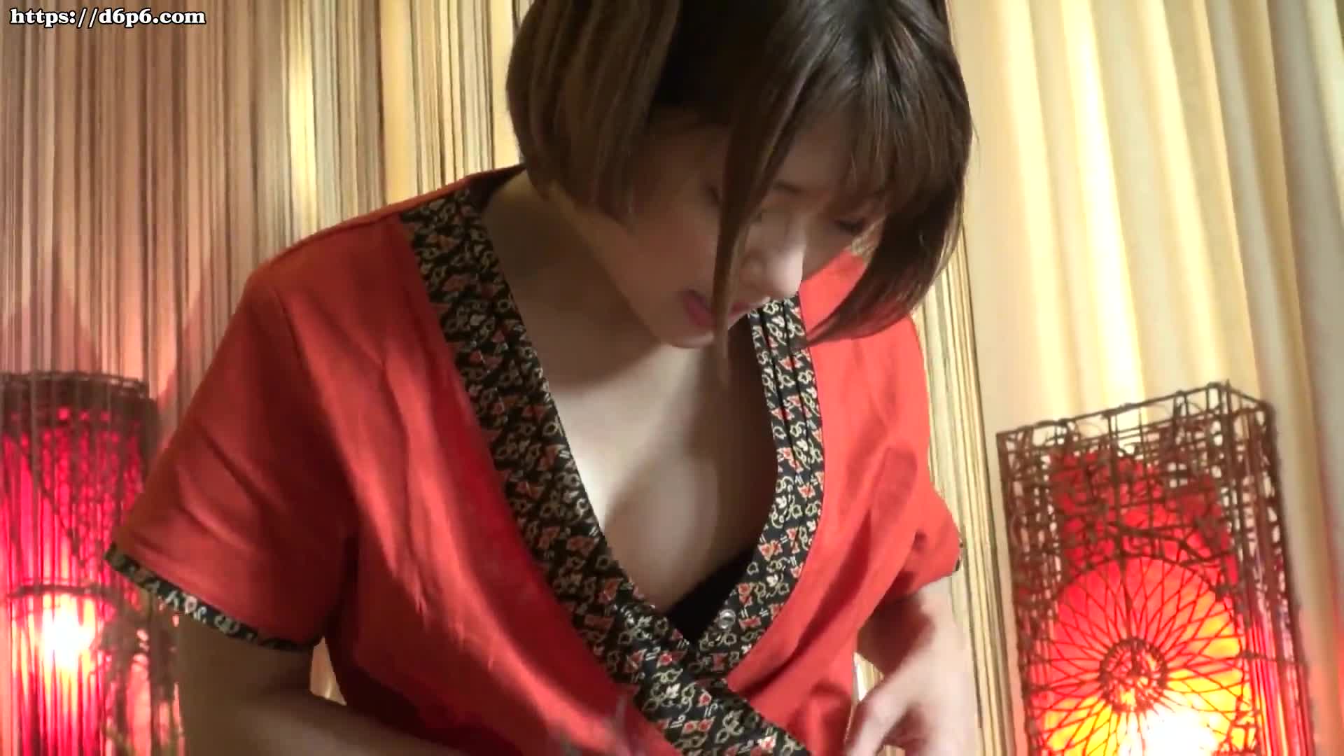 PYU-001 按摩沙龙的姐姐即使有其他顾客也诱惑我，她让我舔我的乳头，给我口交，甚至做爱 - 麻里梨夏