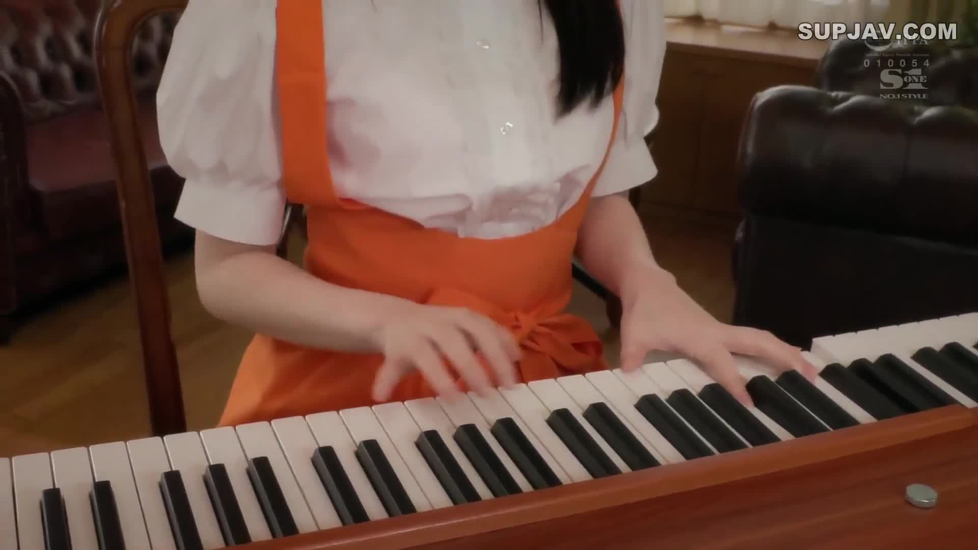 SSIS-869 这是只知道音乐世界的现役音乐学院学生黑岛丽的首次公演。然后，3场非常高潮的表演。 - 黑岛玲衣