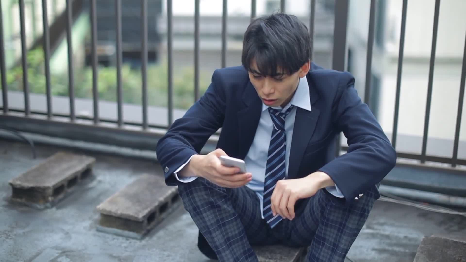 PYU-288 看了闺蜜的智能手机，发现她和我喜欢的女孩做爱的视频