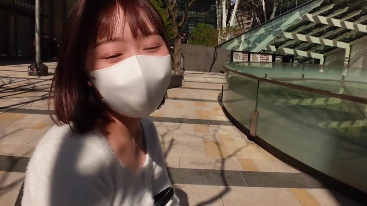 FC2-PPV-3285040 外面的淫秽和挑战红色内衣类似于你可以看到里面的衣服