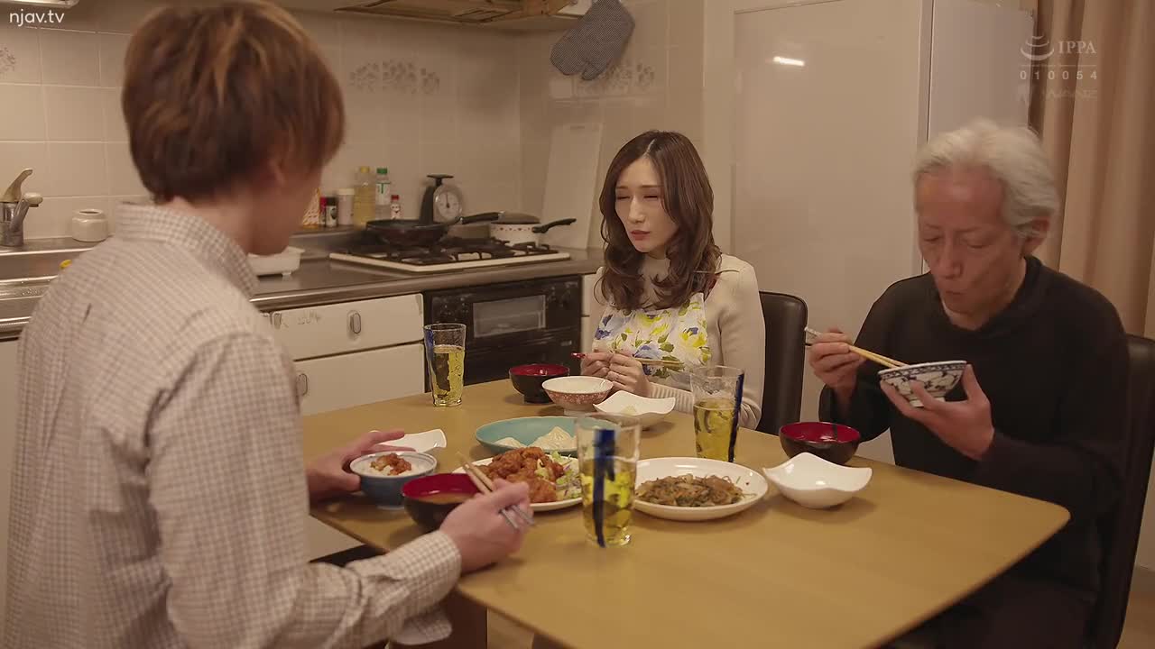 WAAA-277 喝醉了就会遇到巨乳婆婆，到早上都是酒鬼 - JULIA