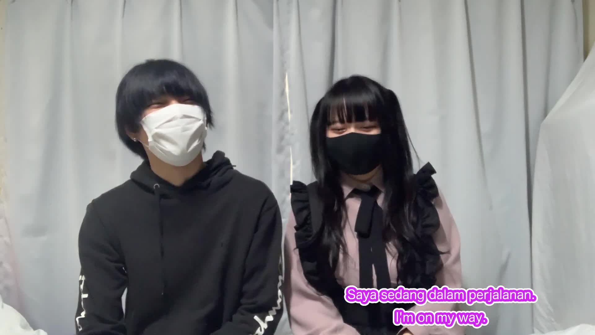 一个19岁的女大学生的第一次经历! 未经许可的Creampie。