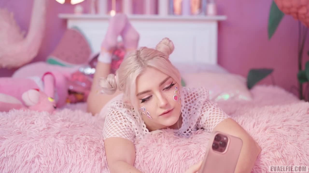 All cute girls love hot cum on their faces - Eva Elfie
