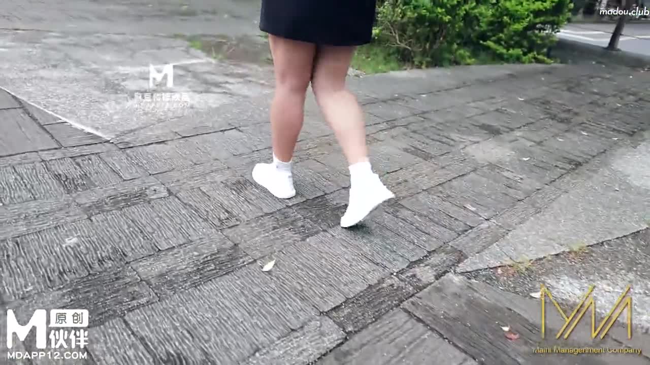 NI002 青春无知女大生惨被沦为性玩具